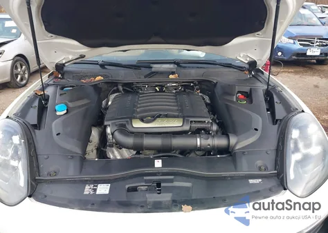 2016 Porsche Cayenne z USA, uszkodzony, nr VIN WP1AA2A23GLA09960